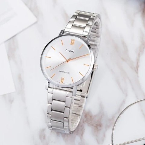 ZEGAREK DAMSKI CASIO LTP-VT01D-7B + BOX (zd613e) ZEGAREK DAMSKI CASIO LTP-VT01D-7B + BOX (zd613e)