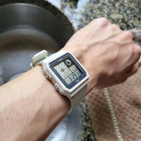 ZEGAREK MĘSKI CASIO Digital LF-20W-8A + BOX ZEGAREK MĘSKI CASIO Digital LF-20W-8A + BOX