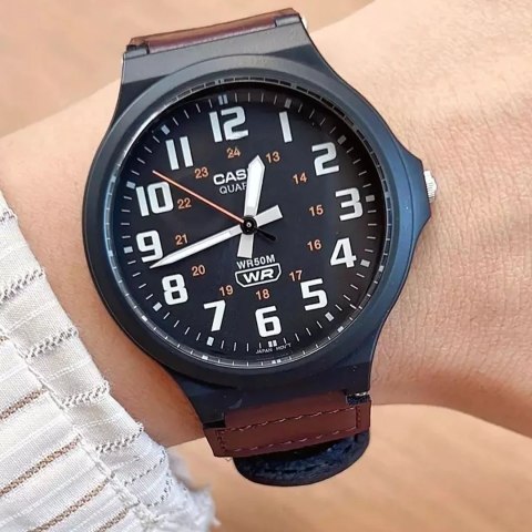 ZEGAREK MĘSKI CASIO MW-240B-5B + BOX ZEGAREK MĘSKI CASIO MW-240B-5B + BOX