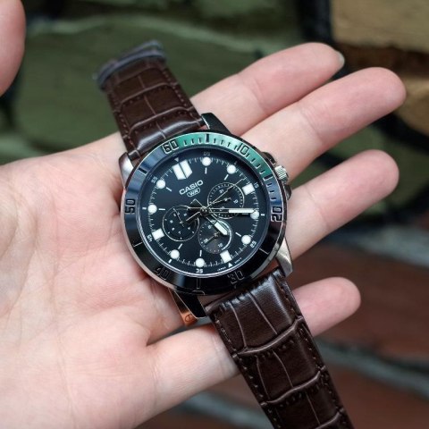 ZEGAREK MĘSKI CASIO MTP-VD300L-1E + BOX ZEGAREK MĘSKI CASIO MTP-VD300L-1E + BOX
