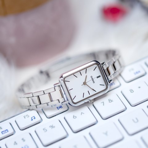 ZEGAREK DAMSKI CASIO LTP-V009D-7E + BOX ZEGAREK DAMSKI CASIO LTP-V009D-7E + BOX