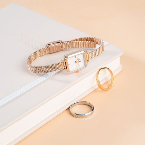 ZEGAREK DAMSKI DANIEL WELLINGTON Quadro Mini Melrose 15mm DW00100727 + BOX (zw524c) ZEGAREK DAMSKI DANIEL WELLINGTON Quadro Mini Melrose 15mm DW00100727 + BOX (zw524c)