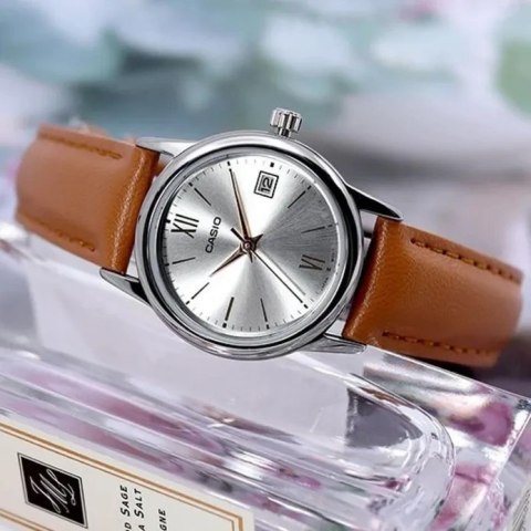 ZEGAREK DAMSKI CASIO LTP-V002L-7B3UDF (zd584k) + BOX ZEGAREK DAMSKI CASIO LTP-V002L-7B3UDF (zd584k) + BOX
